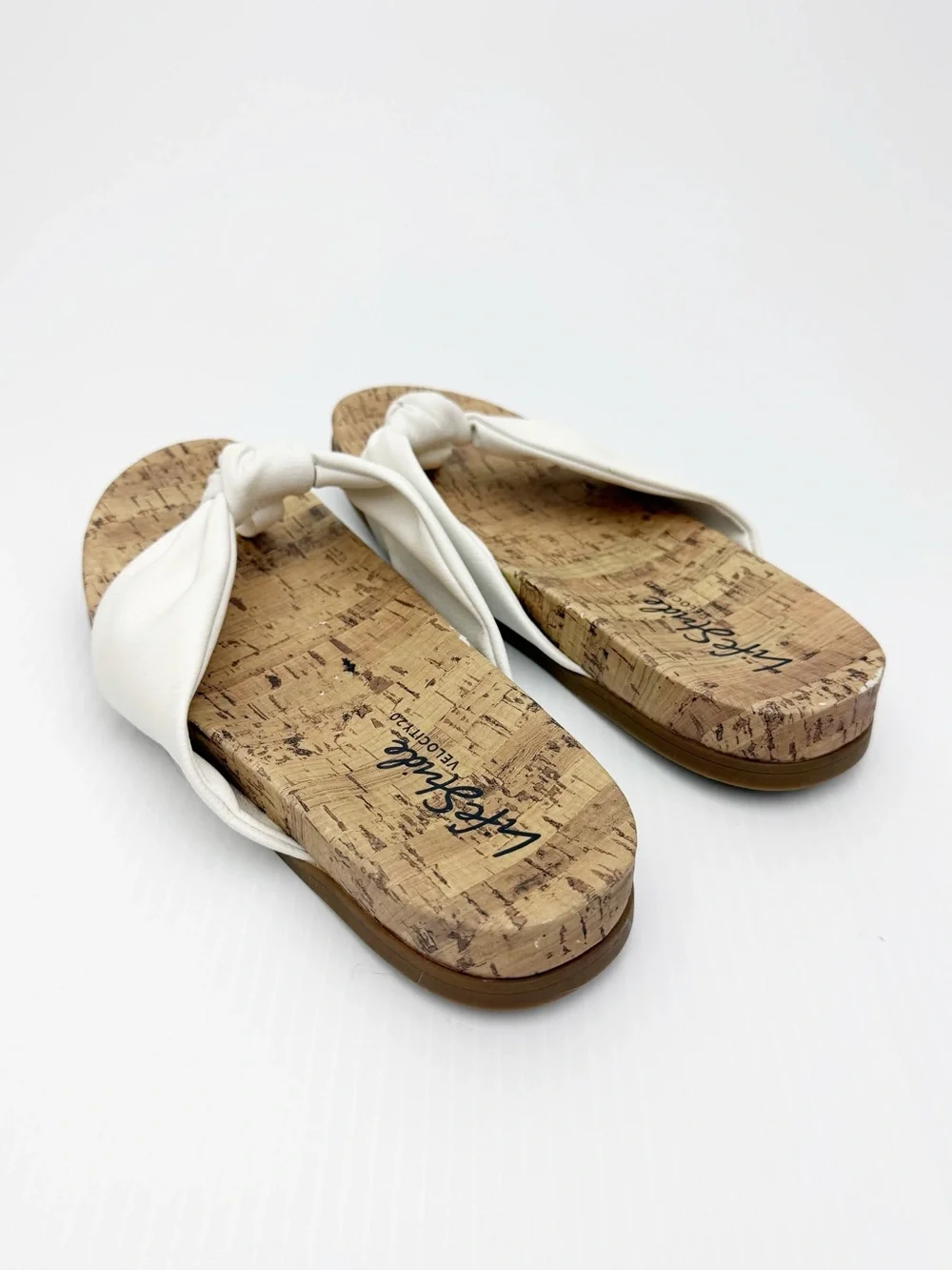 LifeStride Happy T-Strap White Thong Slip On Sandals Shoes